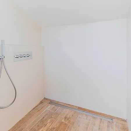 Natural Chic - 15 Min Dall'arena & Garage Apartament